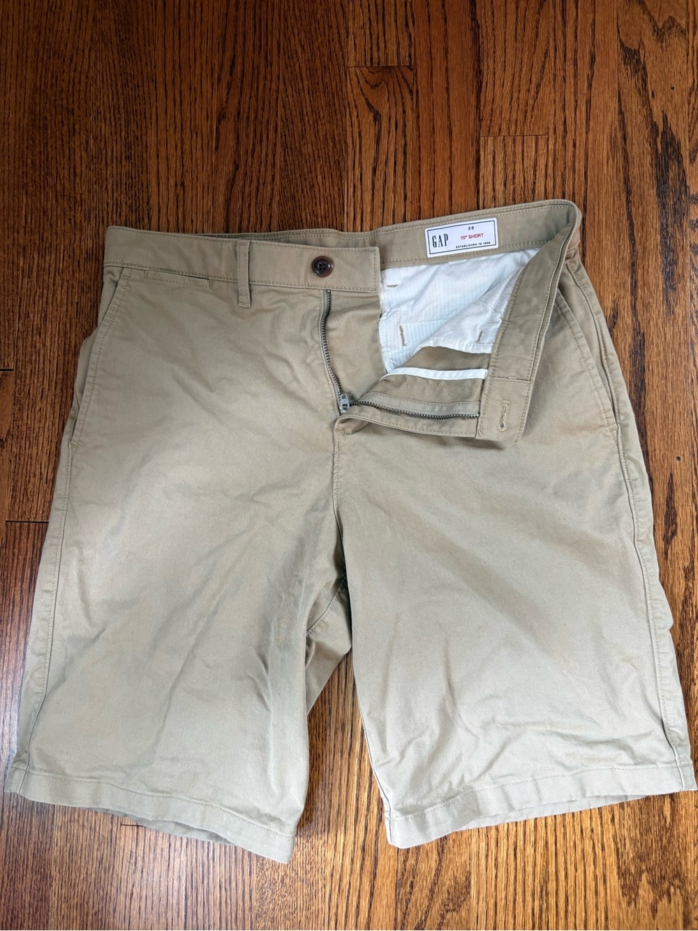 GAP Men's Khaki Flat-Front Chino Shorts Waist 28 Inseam 10 inches